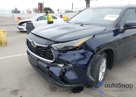 2022 Toyota Highlander Le z USA, uszkodzony, nr VIN 5TDZZRAH2NS550598